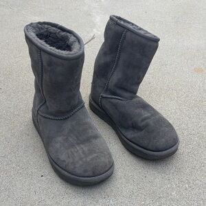 Women’s UGGs size 7